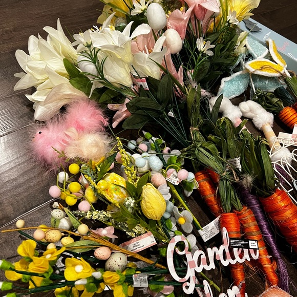 Easter Bundle decor - NWT - Picture 2 of 7